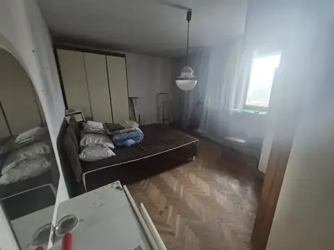 Pražnjenje stana pre odnošenja nameštaja u Beogradu